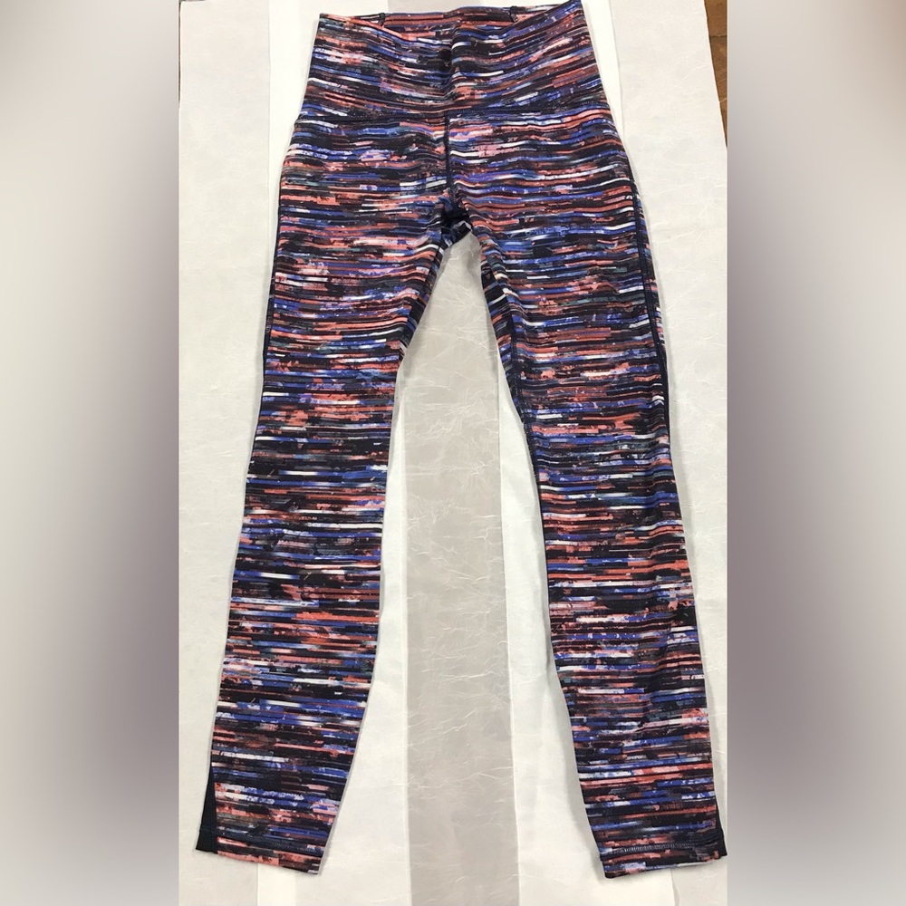 Lululemon Train Times 7/8 Pants Hinshu Alpine Size 4 White Multi Black‎ Leggings